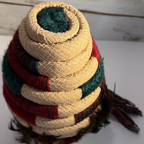 Handmade Art Of Coiling Basket Native American Design Gold Emblem Feathers - Picture 5 of 11